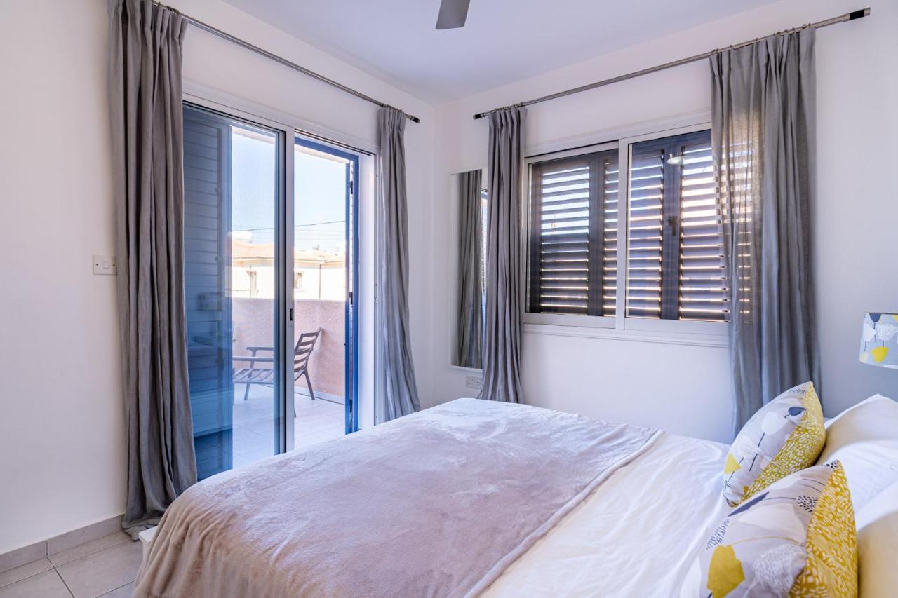Summer Breeze Holiday Apartment With Pool Paphos Exterior photo