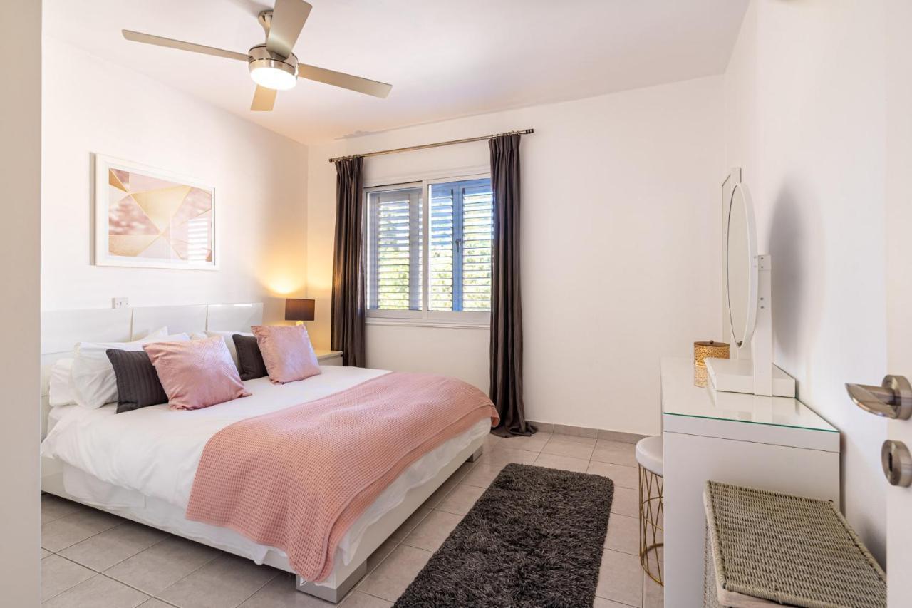 Summer Breeze Holiday Apartment With Pool Paphos Exterior photo