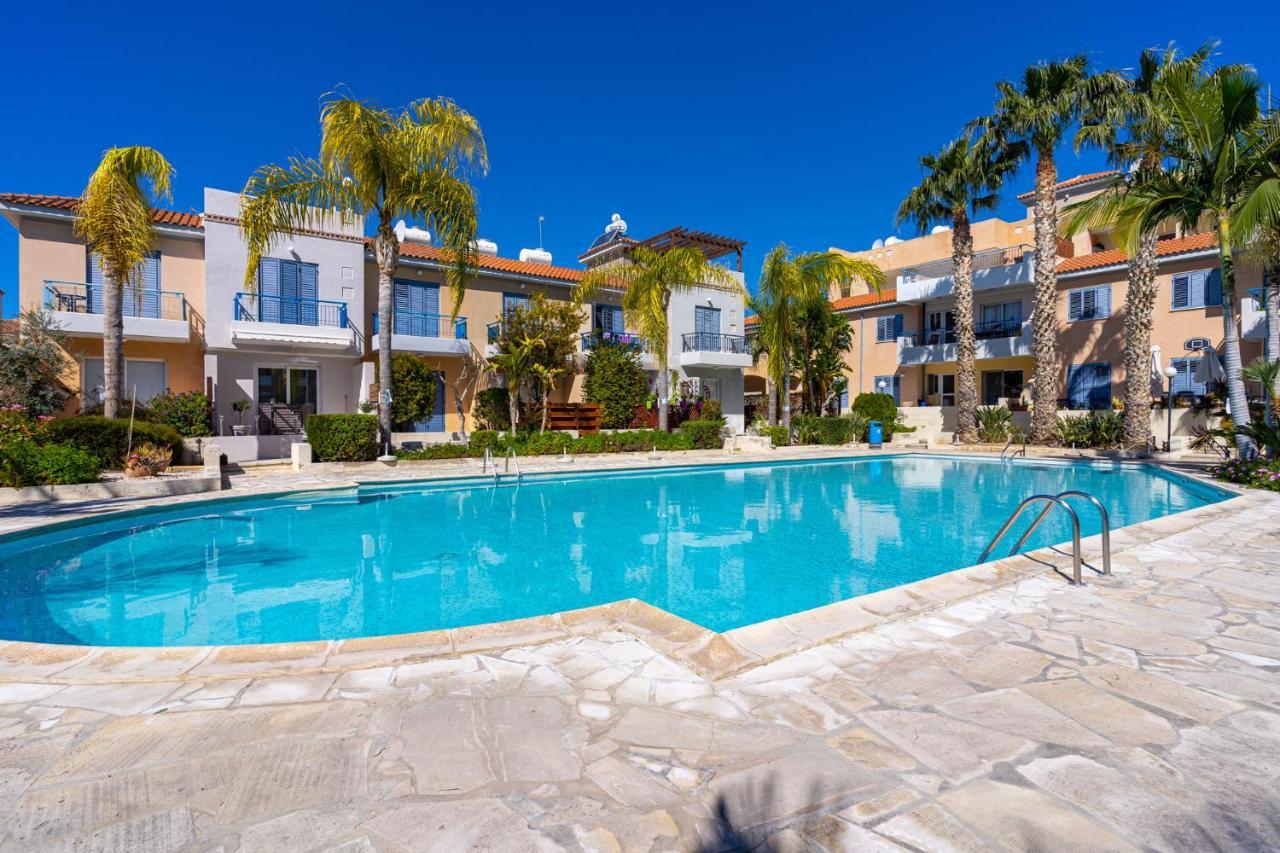 Summer Breeze Holiday Apartment With Pool Paphos Exterior photo