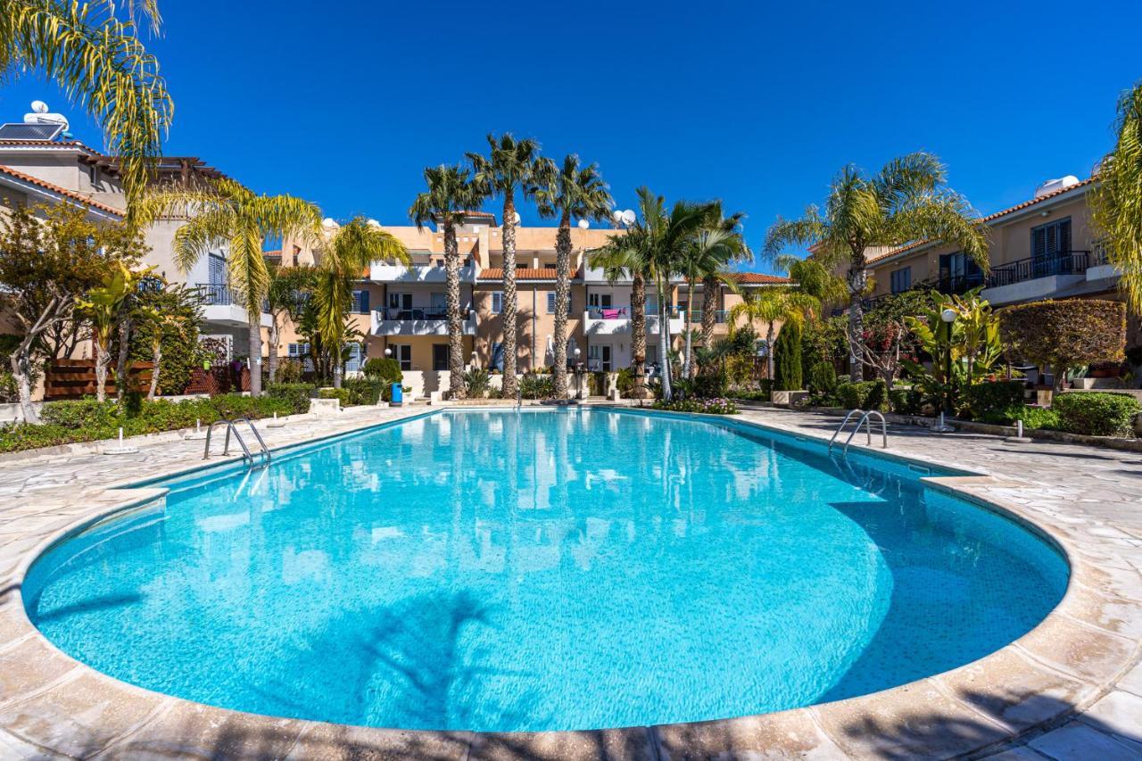 Summer Breeze Holiday Apartment With Pool Paphos Exterior photo