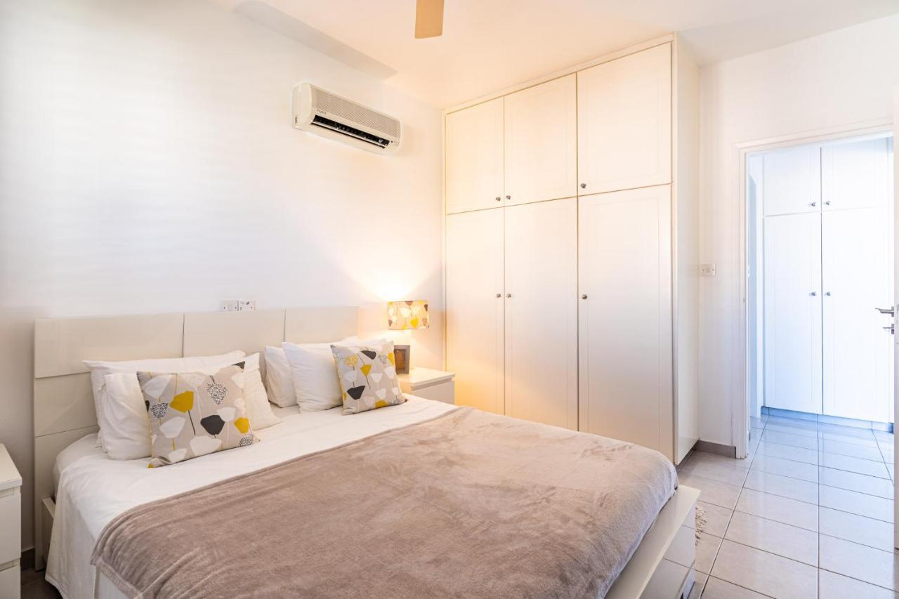 Summer Breeze Holiday Apartment With Pool Paphos Exterior photo