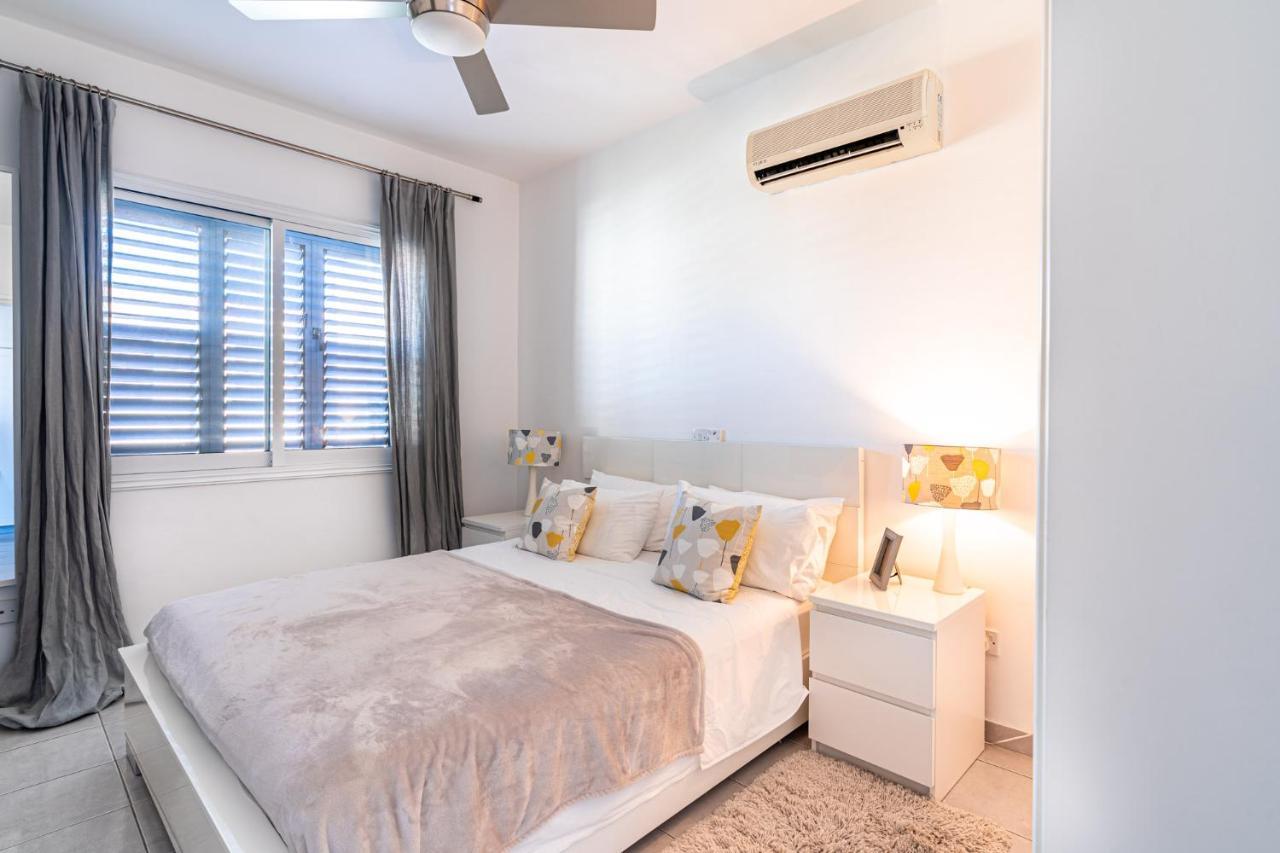 Summer Breeze Holiday Apartment With Pool Paphos Exterior photo